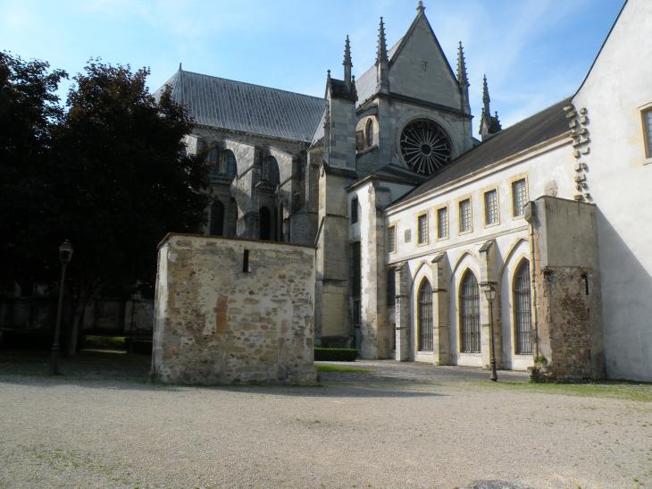  Abbaye Royale Saint-Remi
